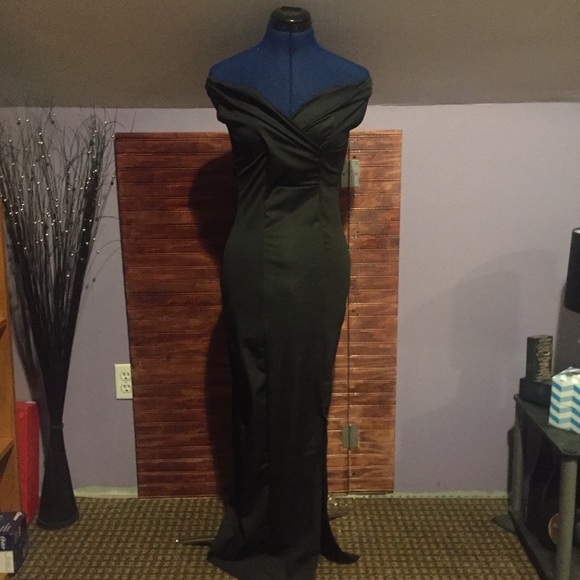 HP! Sexy Black Off-Shoulder Evening Gown - Picture 8 of 8